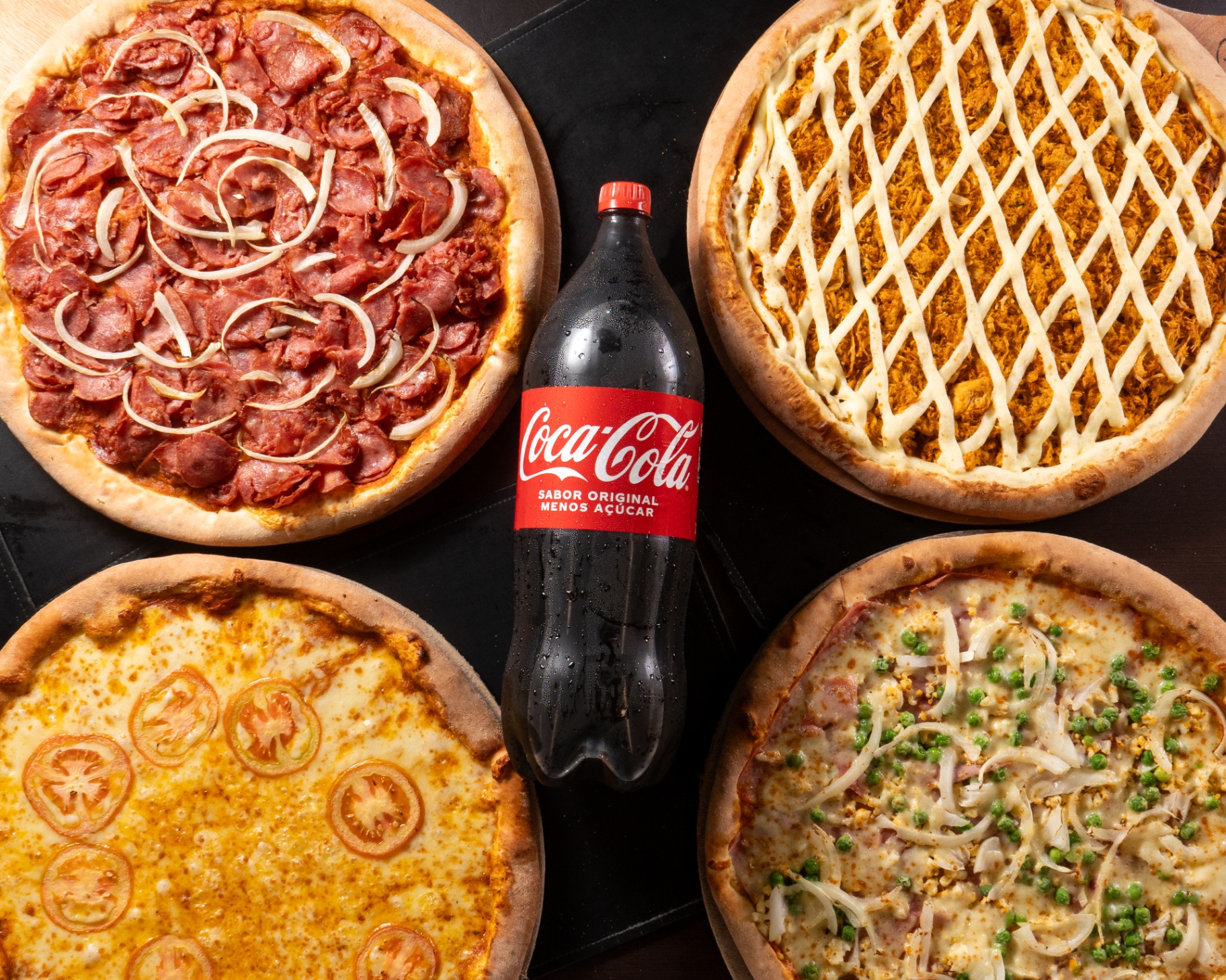 Variedade de pizzas Fogaça's com Coca-Cola